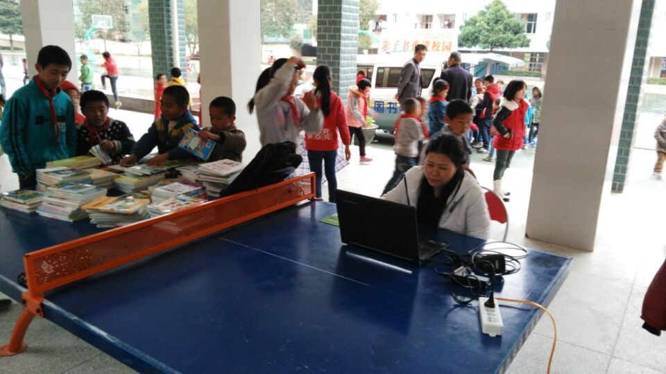 朱子书香校园行——流动服务车管前校园行